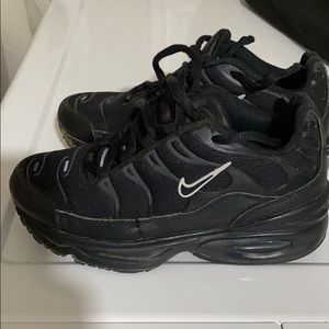 Boys Nike tennis shoes